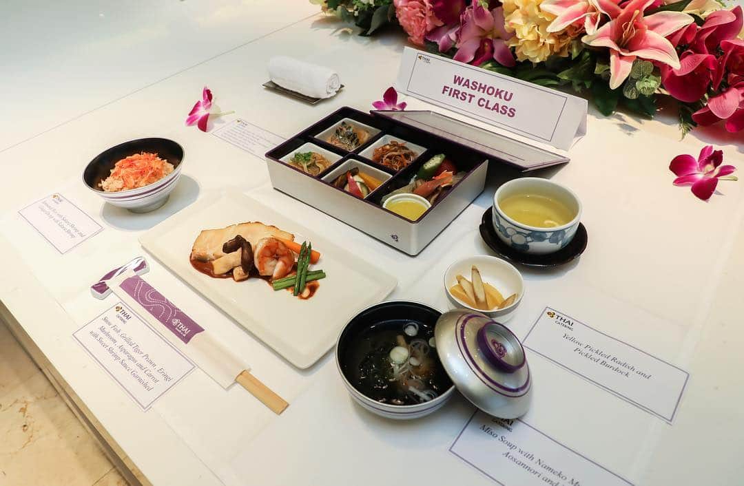 タイ航空さんのインスタグラム写真 - (タイ航空Instagram)「Experience the authentic Japanese taste when flying THAI with "Washoku" (lit. "Japanese cuisine") meal courses, designed by two Okura Prestige chefs. Available for THAI Royal First and Royal Silk passengers on some flights between Bangkok and Japan from April to June 2019. . #ThaiAirways #Washoku #JapaneseFood #JapaneseCuisine #InflightMeal #InflightCatering」3月14日 11時44分 - thaiairways
