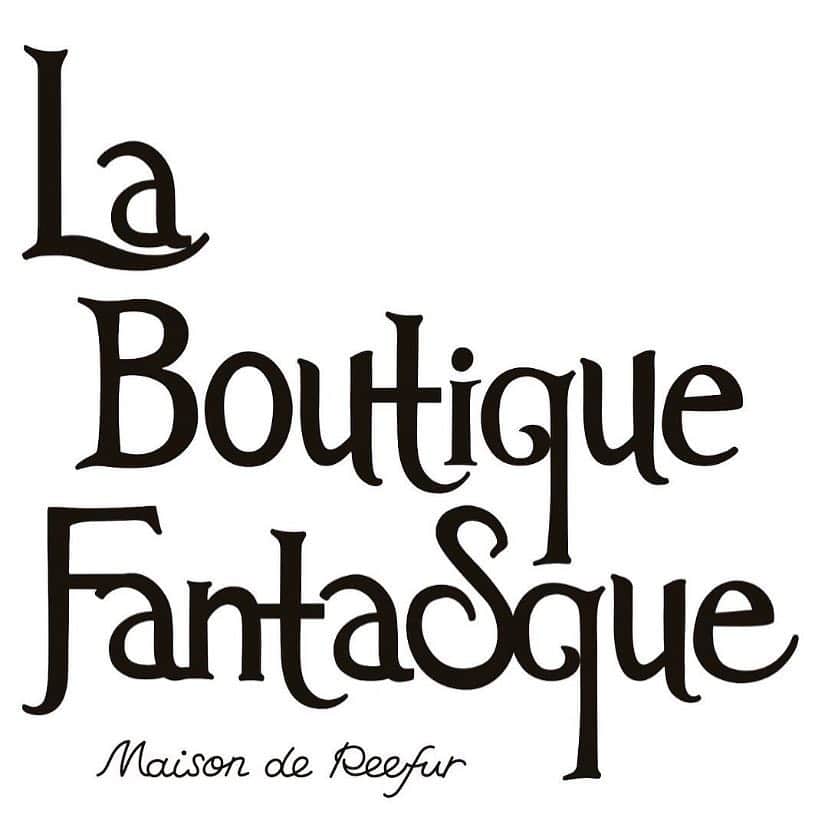風間ゆみえさんのインスタグラム写真 - (風間ゆみえInstagram)「@la_boutique_fantasque  Instagramを見返してみると、宝箱をひっくり返したみたいな気分に胸が踊り、手放したくないなぁなんて思わされたりもしています。  誰かを想い贈る、誰かに想われ贈られる 自分のために選ぶ、自分の人生に加わり新しい明日がやってくる。それはときに、勇気となったり、癒しとなったり、ときめきとなったり、物が与えてくれるエネルギーはその場所で、化学反応を起こし、そこで生まれる未知のものに期待を膨らませた。 私が、そんな瞬間、瞬間を思い浮かべながら買い付けたここに並ぶものたちはどれも思い出深く、私はたっぷりと、ともに楽しんだこのときに感謝をする。  すでにLa Boutique Fantasqueを好んで足を運んでくれたたくさんの方が、まもなく終わりを迎える今週末にいらしてくれると聞いて、17日に店頭に立つ予定でしたが、17日はもちろんそのまま、16日の午後からも、皆さまとの時間を楽しみに、好き化学反応起こしてくれるようなステキなアイテムを選ばせていただけたらと思っています。  関西地区の皆さま、どうぞ今週末は名古屋タカシマヤゲートタワーモールMAISON DE REEFUR内『La Boutique Fantasque』にて楽しい時間を一緒に過ごしましょう‼︎😊✨✨✨✨✨✨✨✨✨✨✨✨✨ たくさんエネルギーチャージして行きます！  #今週末は名古屋タカシマヤゲートタワーモールに集合‼︎」3月14日 11時35分 - yumie_kazama
