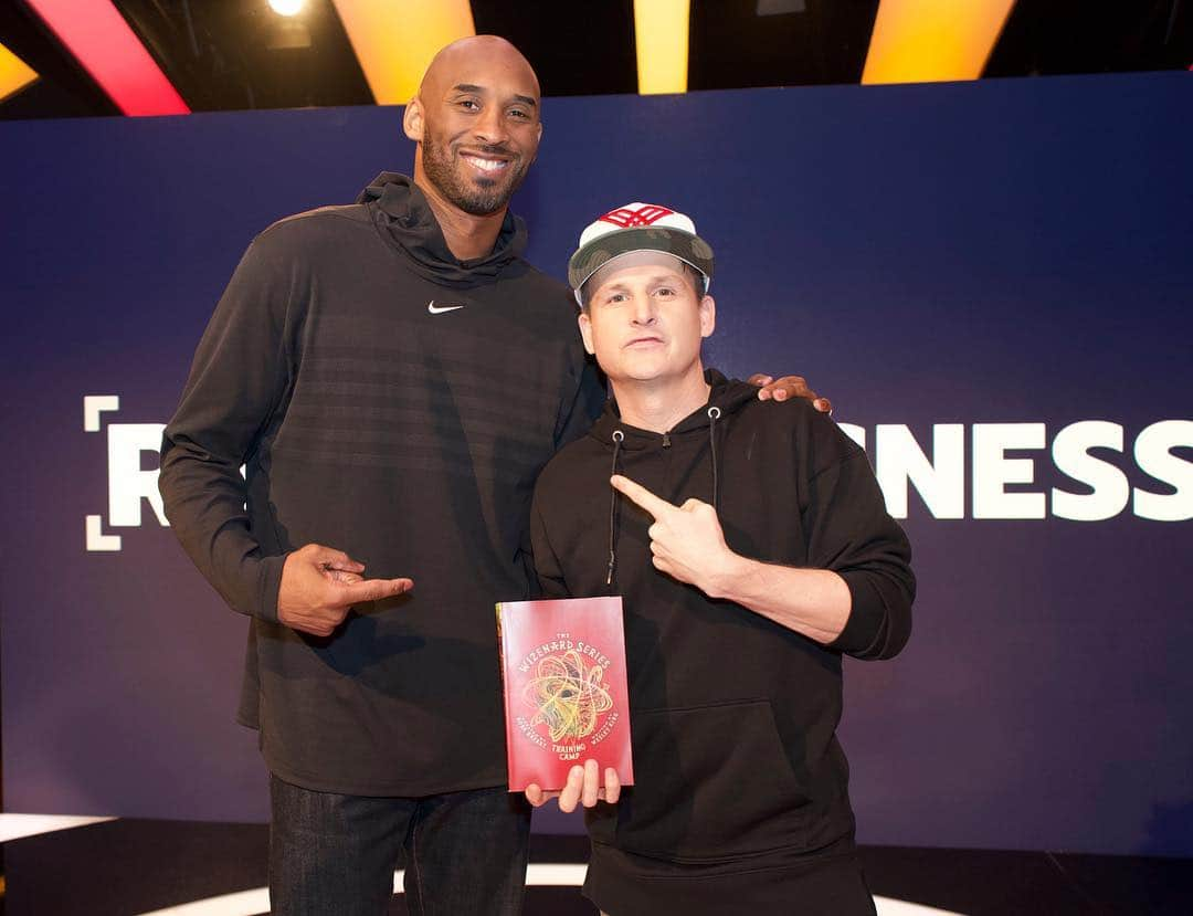 ロブ・ディアデックさんのインスタグラム写真 - (ロブ・ディアデックInstagram)「Tonight, basketball superstar, Oscar winner, and author, @kobebryant takes over @ridiculousness for a special one hour episode! Be sure to pre-order his new book “The Wizenard Series”, it is available to purchase on March 19th! #manufacturingamazing @dyrdekmachine」3月14日 11時44分 - robdyrdek