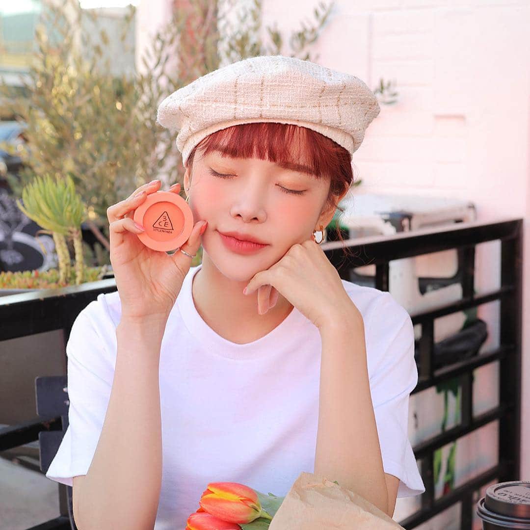 3CE Official Instagramさんのインスタグラム写真 - (3CE Official InstagramInstagram)「어제도 오늘도 예쁜 데일리 코랄! 3CE FACE BLUSH #SOFT SALMON 🧡 #3ce #3cemoodforblosson #3cefaceblush」3月14日 11時45分 - 3ce_official