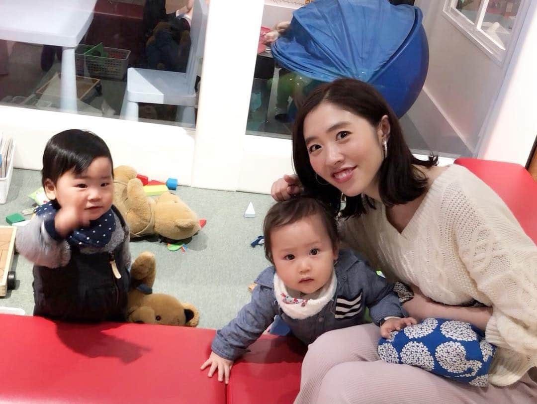 菅野広恵さんのインスタグラム写真 - (菅野広恵Instagram)「＊＊＊ 大阪で出来たお仕事のパートナーの @pekomaru727  ちゃん💓 元々は、私が主催するベジイクのイベントに来てくれたのがきっかけ^_^ 大阪ベジコンのクッキング講師をして頂いてます☺️ ・ 子育てしながら、同じママでもある @pekomaru727 ちゃんと ベジコンの前回の反省会や、今後の企画などを話せてママでも仕事ができる環境と仲間に感謝です🙏 ・ こうやって仲間ができる事は嬉しいし本当有難いな涙✨ ・ #ママリ  #新米ママ  #男の子ママ  #育児日記  #ベビフル #子連れ #親子リンクコーデ #赤ちゃん #1歳4ヶ月  #赤ちゃんの成長 #育児中  #関西ママ #関西ママ友募集  #親バカ部  #親バカ部ig_baby  #ママ友募集中  #赤ちゃんとお出かけ #生後15ヶ月 #赤ちゃんのいる生活  #ベビーファッション #mamagirl  #働くママの味方  #赤ちゃん肌 #ベビー服 #ベビーグッズ #2017_autumn_baby部  #コドモノ #子供服 #働くママ #野菜ソムリエプロ」3月14日 11時47分 - hiroesugano