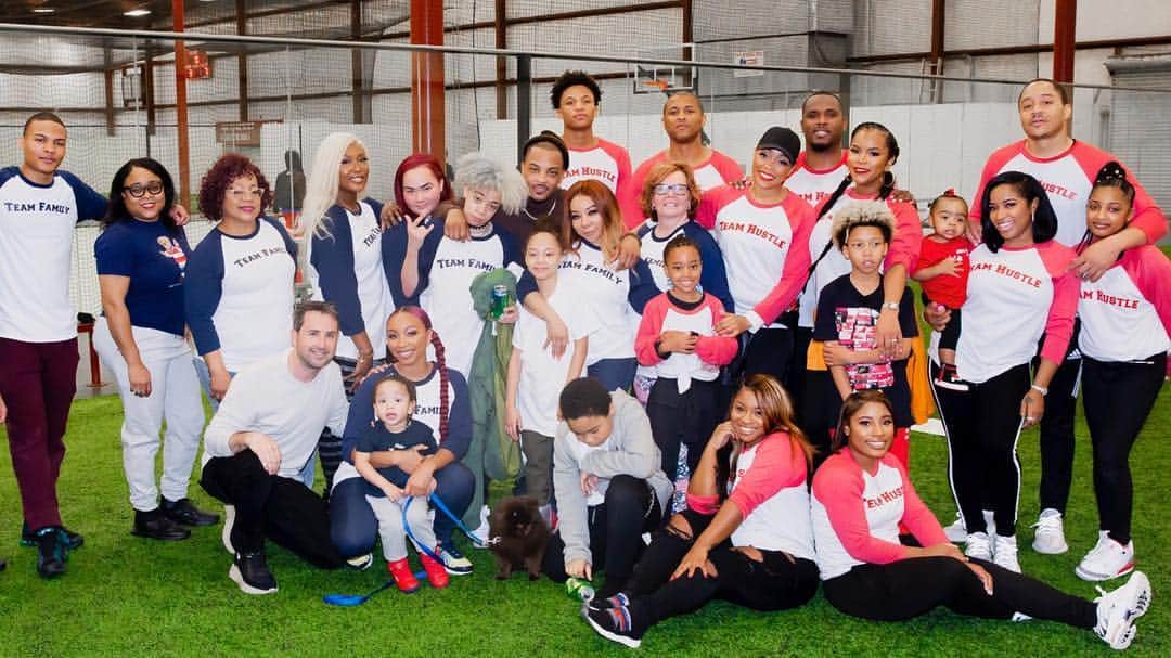 T.I.さんのインスタグラム写真 - (T.I.Instagram)「The Family Hustle Home Team  Kickball Kickback」3月14日 11時50分 - tip