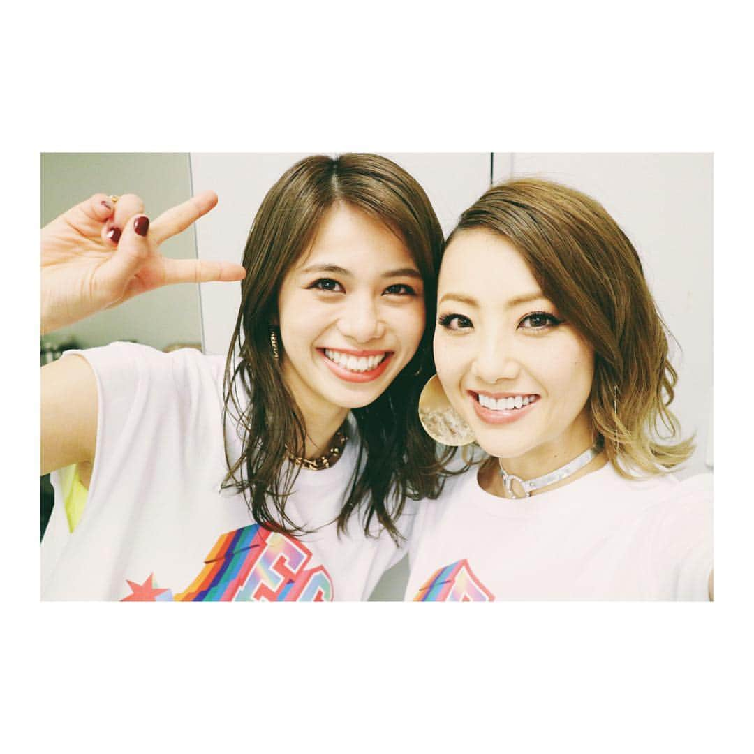 Shizukaさんのインスタグラム写真 - (ShizukaInstagram)「✴︎✴︎✴︎ E.G.POWER 2019〜POWER to the DOME〜 Memory's  Photo. - 真剣だったり笑ったり 表情豊かな晴美ちゃん😄 写真撮りましょーって言ってくれて 実は嬉しかったんです☺️ . 今日は名前と一文字違いで 勝手に親近感を持っているw 静岡公演🍵 . 今日もバックヤードで お待ちしています‼︎‼︎ - #EGPOWER2019 #EGfamily  #Flower #晴美ちゃん #Dream_Shizuka #DreamShizuka #MemorysPhoto」3月14日 12時00分 - shizuka_dream06