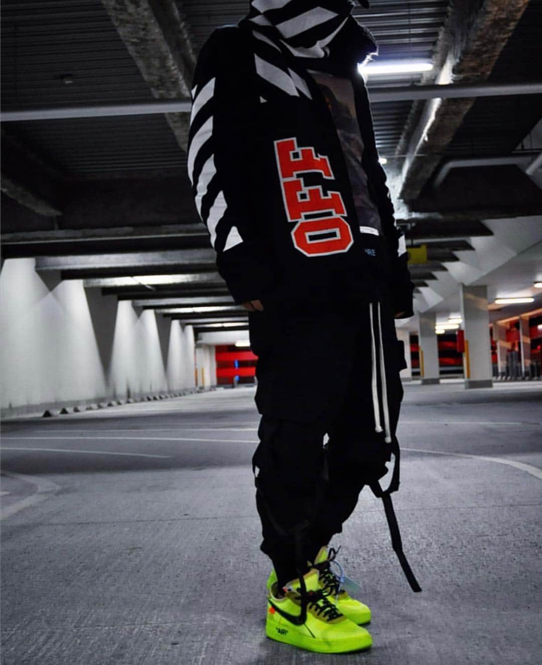 のインスタグラム：「. #streak_gallery .  @hyped.r さんの#nike#offwhite  を1取り入れた1枚📷✨ フォロワー限定リポスト企画 "ストリークギャラリー" あなたのお気に入りコーデをご紹介させていただきます📸 ・ 参加方法はかんたん2ステップ ---------------------------------- 1.@streak_official をフォロー 2.#streak_gallery のハッシュタグをつけてお気に入りコーデを投稿 ---------------------------------- ・ #supreme#yeezy#apparel#ootd#nike#LA#assc#424#vlone#antisocialsocialclub#streak#ストリーク#ストリートファッション#ロサンゼルス#コラボ#ストリート女子#ストリート男子#シュプリーム女子#海外ファッション#足元倶楽部」