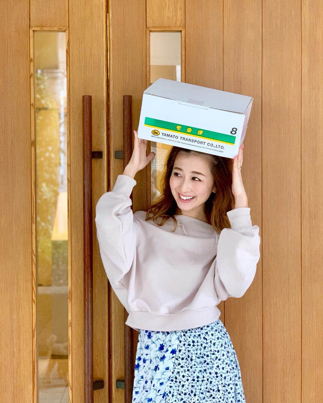 のインスタグラム：「・ お世話になりまくっている クロネコヤマト📦📦📦 もちろんクロネコメンバーズです🐈❤️・ ・ お届け予定の事前通知がLINEで受け取れて 簡単に受け取る日時の変更もできちゃう😊✨・ ・ ほんっとーーーに助かってます🥺✨✨ #PR #クロネコメンバーズ #クロネコヤマト #ヤマト運輸 #宅急便 #事前通知 #受け取り場所変更 #Myカレンダーサービス」