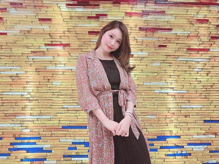 利咲のインスタグラム：「ABITOKYOという新しいブランドが本日ZOZOTOWNにデビューしました！ 可愛い新作の春物をご紹介します✨ . . 💐花柄ロングスプリングシャツカーディガンワンピース💐 さらっとした羽織りスタイルやレギンスやペチコートを合わせて1枚でワンピースとしての着用も◎。 . 脇裾にスリットあり、前と後ろが丈違いのコーディネートの幅がぐんと広がってデイリールックで使い倒せること間違いなし(◍•ᴗ•◍)✧ 無地のワンピースと合わせるのもおススメです❤️ . 季節の変化に合わせたコーデが楽しめるワンピースです。 . . ZOZOTOWNでオープン本日3月14日は、何と50％OFFになります！ . この機会に本日ぜひ💕 . . #ABITOKYO #abitokyo_collection #zozotown #summer #サマーニット #fashion #ワンピース #コーディネート #ottd #カーディガン #カーディガンワンピース #花柄 #春物 . ZOZOTOWNでの店URLはこちら： http://zozo.jp/shop/abitokyo/」