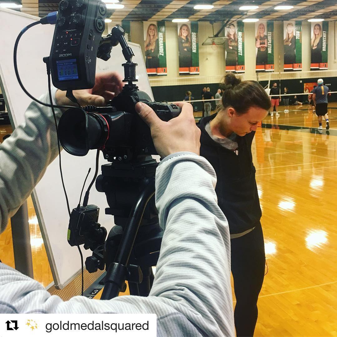 コートニー・トンプソンのインスタグラム：「Stoked for this!!! #Repost @goldmedalsquared with @get_repost ・・・ 🙌🏽 Who’s your setter? TAG them below. 🙌🏽 • • • We’re going LIVE on YouTube this Thursday with two-time Olympian, @cthomp_3! If you’ve got questions, ask them in the comments section, and don’t forget to share this with your coaches, teammates or players!」