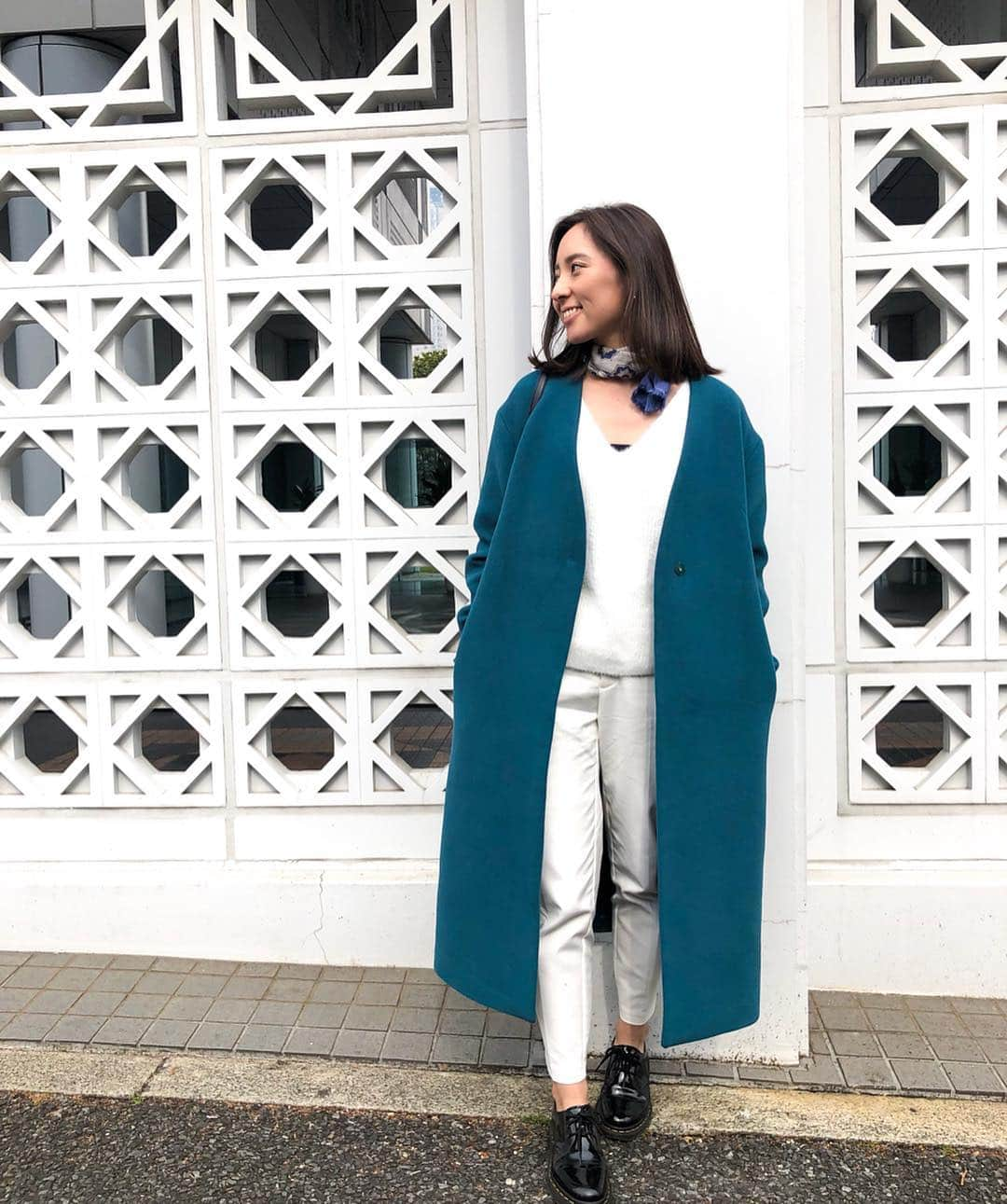 東美樹さんのインスタグラム写真 - (東美樹Instagram)「Obsessing over this blue-green coat by @fray_id 🦜💙💛💚 . 一番好きな色のコートを発見 エメラルドグリーンとはまた違うグリーンがかったブルー。 なんて色なのかはわからないけどこの色が一番好き。 パーソナルカラー診断を受けた時もこの色が自分に合う色だと教えてもらった時は、 “あっ、やっぱりそうだったか♡” としっくりきた😊 . #emeraldgreen #bluegreen #springcoat #Japanese #model #春コート #パーソナルカラー #ウィンタータイプ #エメラルドグリーン #私服」3月14日 12時08分 - mikko.36___