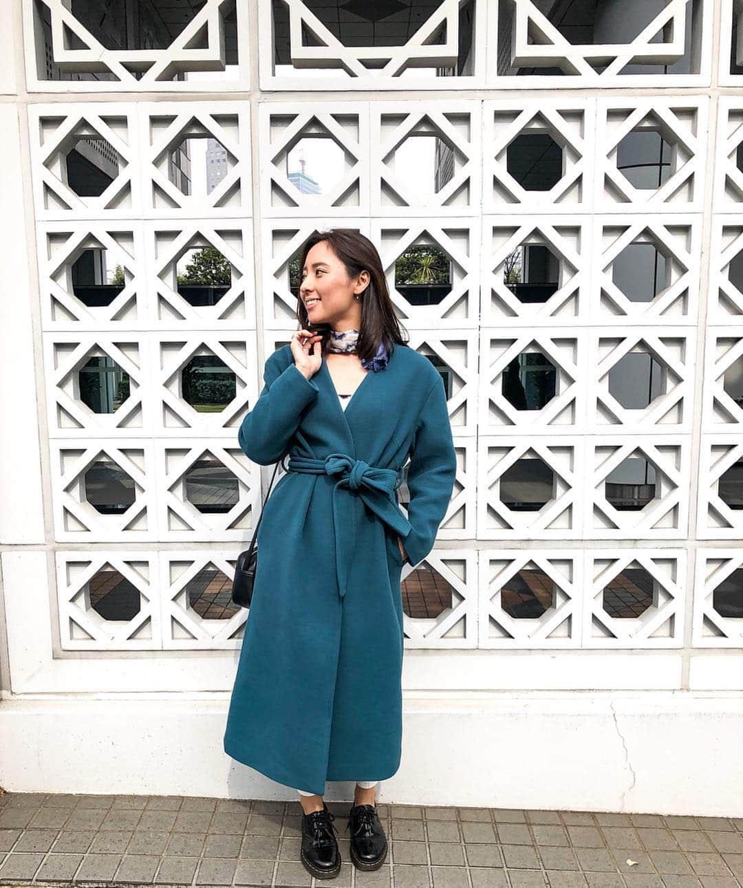 東美樹さんのインスタグラム写真 - (東美樹Instagram)「Obsessing over this blue-green coat by @fray_id 🦜💙💛💚 . 一番好きな色のコートを発見 エメラルドグリーンとはまた違うグリーンがかったブルー。 なんて色なのかはわからないけどこの色が一番好き。 パーソナルカラー診断を受けた時もこの色が自分に合う色だと教えてもらった時は、 “あっ、やっぱりそうだったか♡” としっくりきた😊 . #emeraldgreen #bluegreen #springcoat #Japanese #model #春コート #パーソナルカラー #ウィンタータイプ #エメラルドグリーン #私服」3月14日 12時08分 - mikko.36___