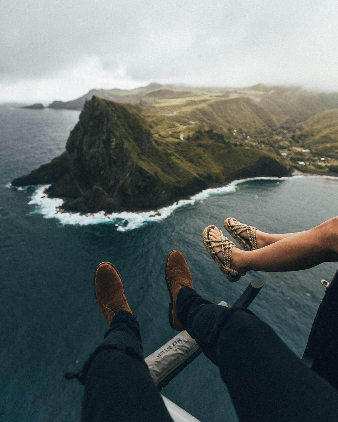 ハワイアン航空さんのインスタグラム写真 - (ハワイアン航空Instagram)「Have you ever flown in a doors-off helicopter? This unique experience offers unobstructed and breathtaking views of the Islands. 📷: @xkflyaway & @pacifichelitours」3月14日 12時10分 - hawaiianairlines