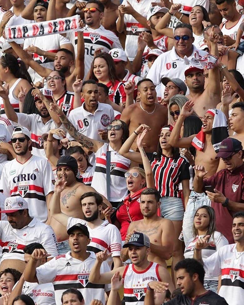 São Paulo FCさんのインスタグラム写真 - (São Paulo FCInstagram)「Sábado, às 16h30, tem Choque-Rei no Pacaembu! A venda de ingressos já está aberta para toda a torcida. Marque aqui seus parceiros e convoque a galera para este jogo importantíssimo pro Tricolor 👇 #EstaremosSempreJuntos #VamosSãoPaulo 🇾🇪」3月14日 12時10分 - saopaulofc