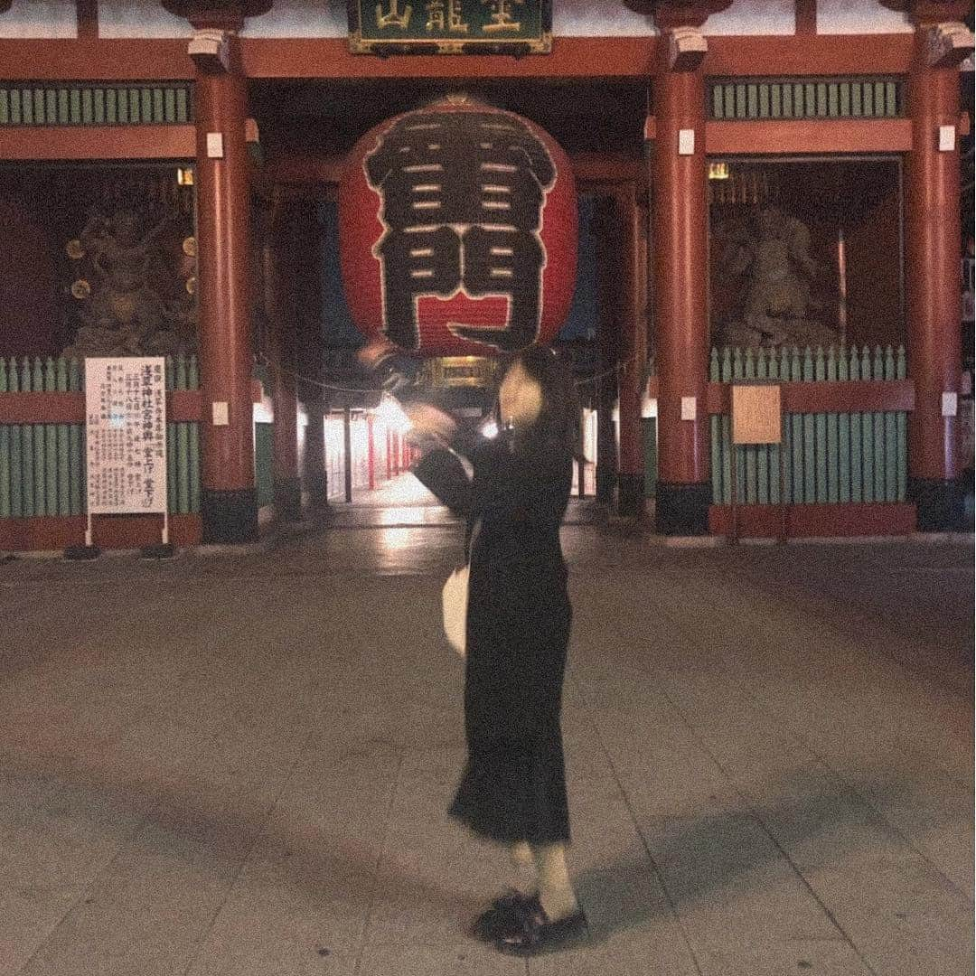 mihoro*さんのインスタグラム写真 - (mihoro*Instagram)「. ご覧下さい。こちら浅草、雷門になります。」3月14日 12時13分 - mimimi.313131