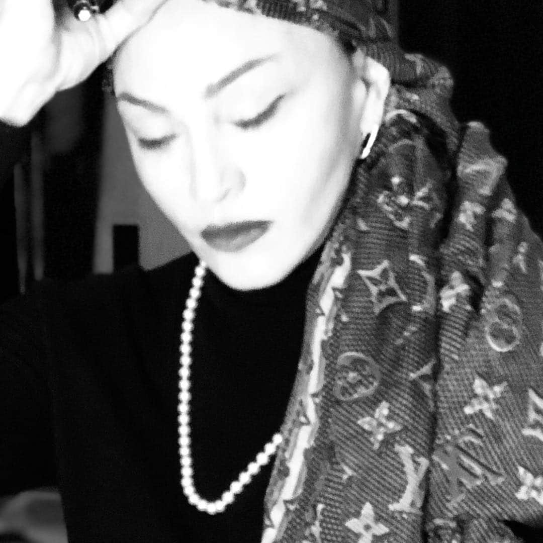 マドンナさんのインスタグラム写真 - (マドンナInstagram)「SINNER 🖤  there was a time when women had to choose one or the other」3月14日 12時19分 - madonna