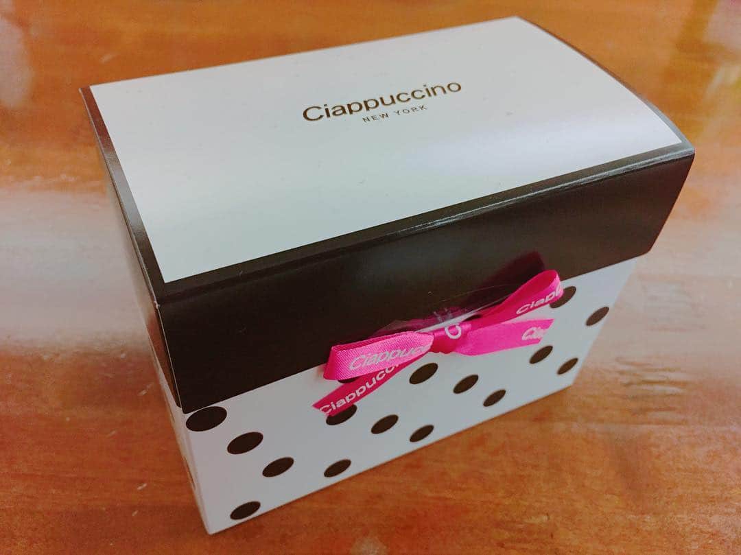 高岡薫のインスタグラム：「今日はホワイトデーです🥰  友達から貰った✨  #ホワイトデー」