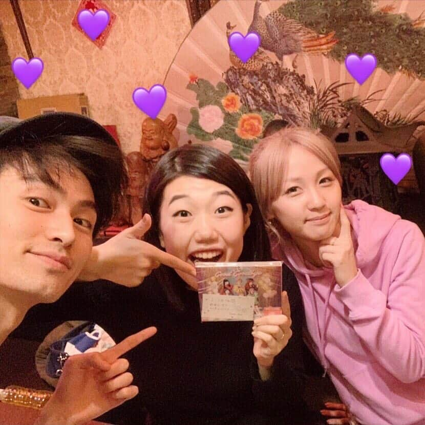 Ami さんのインスタグラム写真 - (Ami Instagram)「収録だけじゃ話し足りなくて﻿ 奇跡的に集まれた夜🐺💕﻿ まだ足りないよぉ〜😂w﻿ ﻿ #オオカミくんには騙されない﻿ #CDと一緒に写真撮りたいってわざわざ持ってきてくれた横澤さん♡﻿ #これからはなっちゃんって呼ぶんだ♡﻿ #年上に見えないって言われたのが結構うれしかった♡﻿ #松田くんもインスタ始めて欲しいなぁ✴︎﻿ #ブログはやってるよ✴︎ #タグ付けできる日を待ってます✴︎」3月14日 12時23分 - ami_dream05