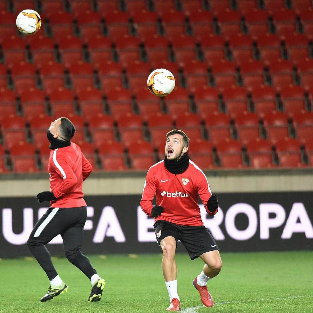 セビージャFCさんのインスタグラム写真 - (セビージャFCInstagram)「🔥⚽️ #focused on #europaleague ¡Centrados en la #uel!  #vamosmisevilla #WeareSevilla」3月14日 12時36分 - sevillafc