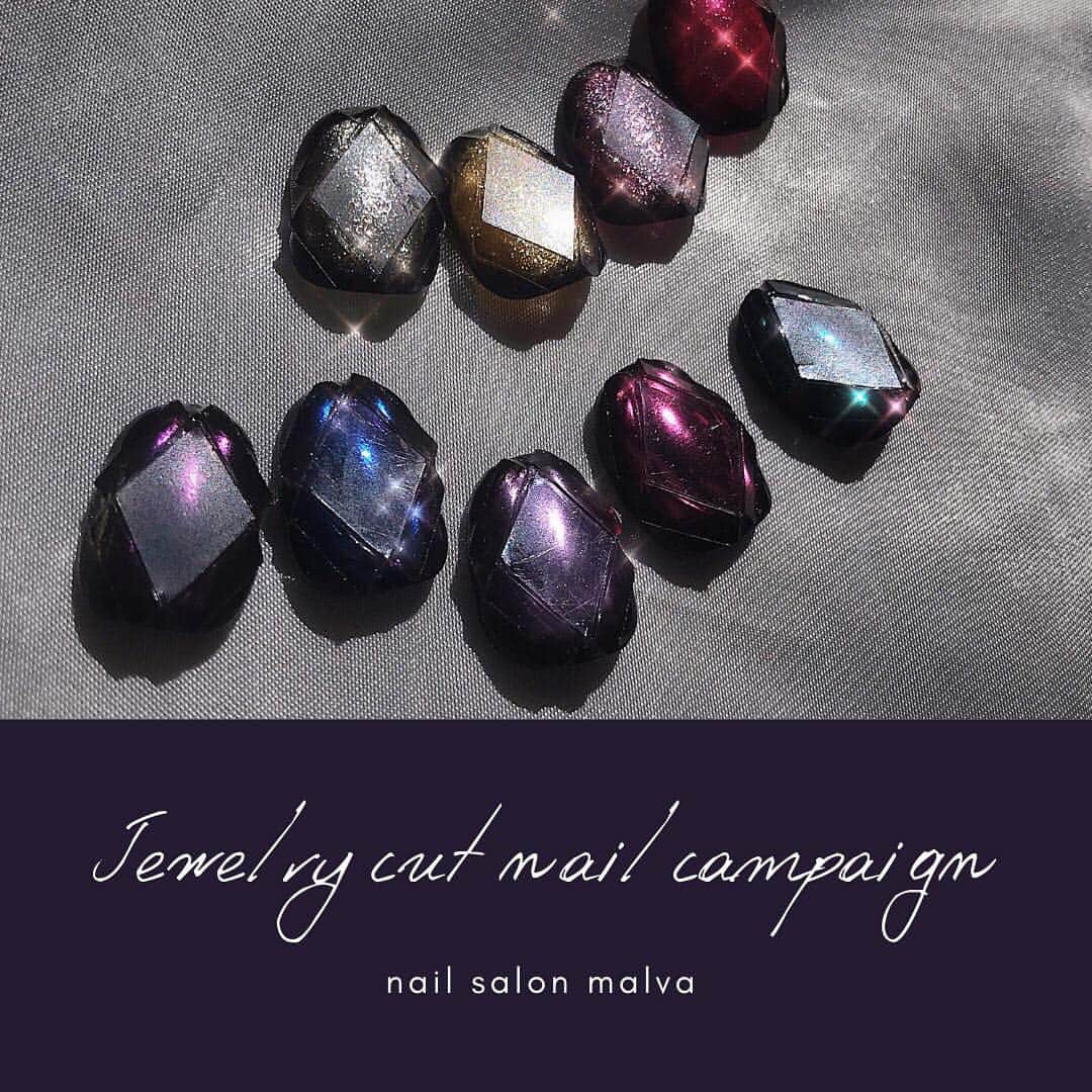 nailsalon malva（ネイルサロンマルヴァ）さんのインスタグラム写真 - (nailsalon malva（ネイルサロンマルヴァ）Instagram)「💎宝石ネイルキャンペーン💎始めます‼︎ カット面が美しい宝石ネイル✨ くすみカラーやミラーやラメ、パステル系など様々な宝石ネイルをご用意致しました❗️お好きなものがきっとあるはず✨  キャンペーン内容は 選べる宝石ネイルの中から１種類を2本❣️片手に1本ずつ。  更に華奢アートorワイヤーアートの中から１種類を2本付＋ストーンスタッズ20粒まで💓  宝石ネイル以外のカラーはお好きな色を2色までお選びいただけます(^o^)‼︎ラメもOK♡ 💍キャンペーン価格¥10000💕 ※オフは別途料金  是非ご予約お待ちしております~♡ nailsalon malva  ご予約はLINEからがオススメです☆ 🌙原宿LINE ID→《@malva》 ※@を忘れずに‼︎ 全てのアートや料金表はHPより http://www.malvanail.com/sp/  #malva#マルヴァ#ネイル#gelnail#nail#nailart#naildesign#nailstagram#ジェル#gel#ジェルネイル#ネイルデザイン#原宿ネイル#nailsalon#ネイルサロン#ネイルチップ#森絵里香#malvaネイル#malvanail#ネイリスト募集#美甲#宝石カットネイル #ハンドネイル#宝石ネイル #ミラーネイル」3月14日 12時28分 - malva_nail