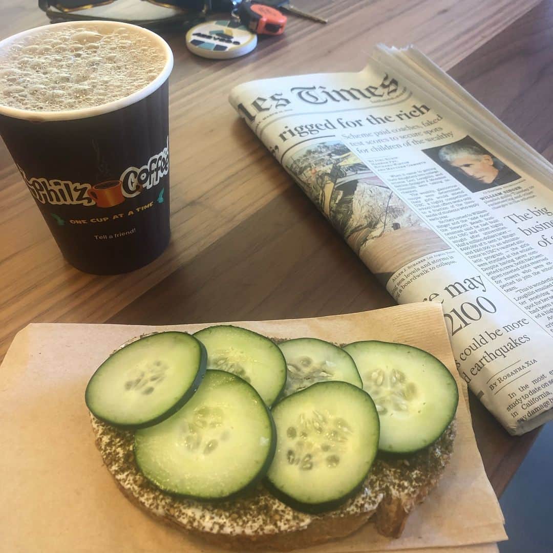 トニー・アゼベドのインスタグラム：「Todays morning! café, labneh toast and scandal... Then a beach run with the #texasallstars @philzcoffee @usawp」