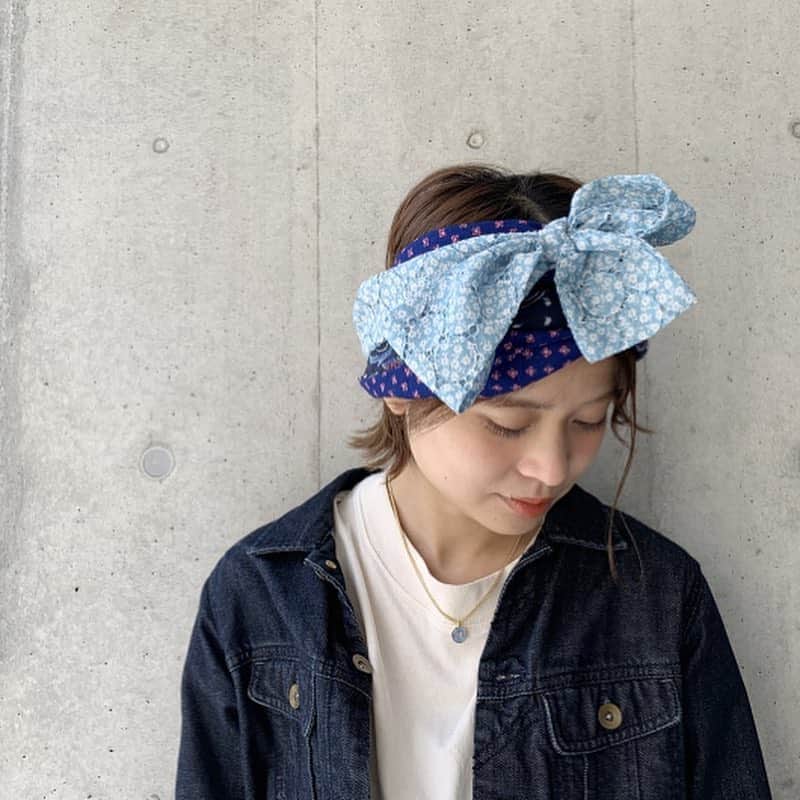 のインスタグラム：「⚪︎ 🌊BLUE by Laforet🌊 ・ 限定商品のお知らせです。 3/21〜ブルーにちなんだリメイクのヘアバンドが 数量限定で発売！ 毎回ラフォーレでは人気イベントですので お早めにご来店を、、🦕 (さりげなくネックレスもブルーなのです。) ・ 詳細はトピックスでチェック📪 ・ ・ #カオリノモリ #kaorinomori #hairband #turban #ヘアバンド #ターバン #限定商品 #ラフォーレ原宿 #harajuku」