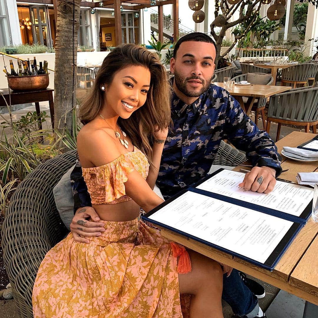 リアン Vのインスタグラム：「How was everyone’s break from Instagram today? Lol New video from our trip to Hawaii on @foreveruschannel YouTube channel! 🏝  #subscribe」