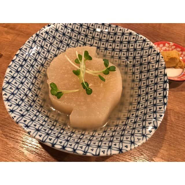 三島ゆかりさんのインスタグラム写真 - (三島ゆかりInstagram)「女2人でハシゴ酒🍶 3軒目はおでん屋さん🍢 おでんと日本酒とかでしっぽりやれちゃう年齢になりました😂ww  4軒目は〆に焼鳥屋の卵かけご飯とスープ🐓 ベロンベロンで朝までハシゴ酒じゃなく、ちょこちょこ食べて飲んで移動するの楽しい💖 これまたやろー🍻 #ハシゴ酒 #日本酒 #日本酒女子 #おでん #焼鳥 #卵かけご飯 #黒烏龍茶 #ダイエッターの味方 #暁 #akatsukifive #バスケ好き #楽しかった #美味しかった #ガールズトーク #女子会 #エンドレストーク #三島ゆかり #ゆかりんご #ゆかりんごチャンネル #ゆかりんごgames #youtube #youtuber #チャンネル登録よろしくね #followｍe」3月14日 13時16分 - apple340