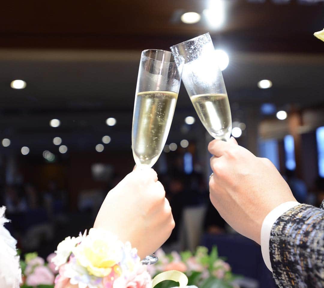 St.AQUA 東京の結婚式場 サンアクアチャペルさんのインスタグラム写真 - (St.AQUA 東京の結婚式場 サンアクアチャペルInstagram)「casual party🛳 . 会場はクルージングで特別感あるひと時を過ごしました。 . . . wedding date 2019.3.10 groom&bride T&K hair&makeup @ayumi.hm_aqua  planner Aya Yakushijin . . #サンアクア #サンアクアチャペル #d_wedding #海の近くのウエディング #2019年春婚  #挙式とお食事会 #船上パーティー #少人数ウエディング #ファミリーウエディング #ウエディングブーケ #会場コーディネート #少人数挙式 #家族婚 #家族挙式 #マタニティウエディング #パパママ婚  #ブライダルフェア #ウエディングドレス #ドレス試着 #結婚式場探し #式場探し #式場見学  #プレ花嫁 #2人挙式  #船上ウエディング #結婚式準備 #竹芝 #日本中のプレ花嫁さんと繋がりたい」3月14日 13時17分 - staquatakeshiba