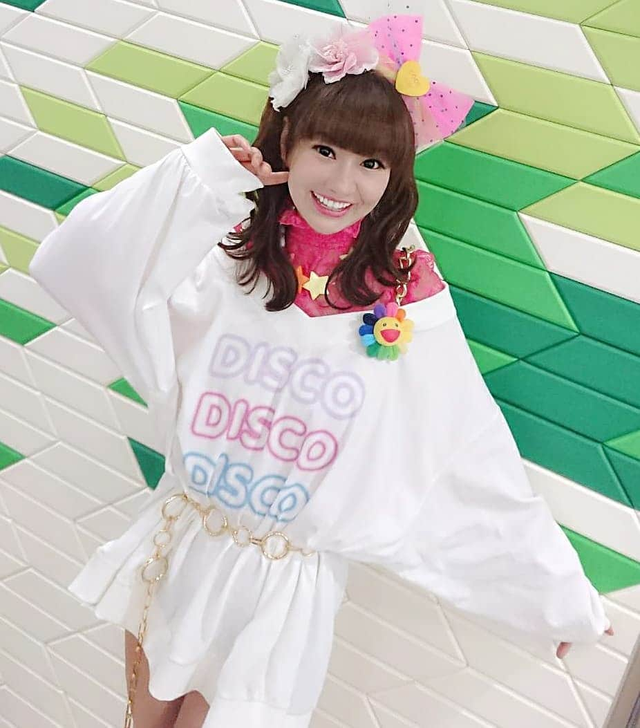 さゆりさんのインスタグラム写真 - (さゆりInstagram)「OneSpoさんのお洋服です〰️💖🤣💖懐かしい80年代な感じで着ちゃいました❣️😂いつもながら…私服です〰️😅💦 #本日 #3月14日 は❤️ #円周率の日 らしいです❣️😂 #3.14159265358979323… #ただ #覚えてるとこまで言いたかっただけの巻〰️😅💦 #かつみさゆり #さゆり #吉本坂46 #onespo #80年代 #村上隆」3月14日 13時18分 - katsumisayuri_sayuri