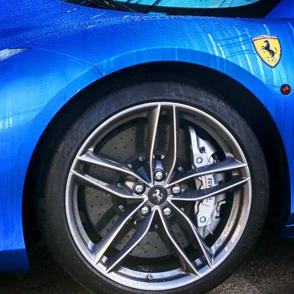 フェラーリさんのインスタグラム写真 - (フェラーリInstagram)「Power and speed found in sleek #details and classic design. #Ferrari #ItalianDesign」3月14日 18時51分 - ferrari