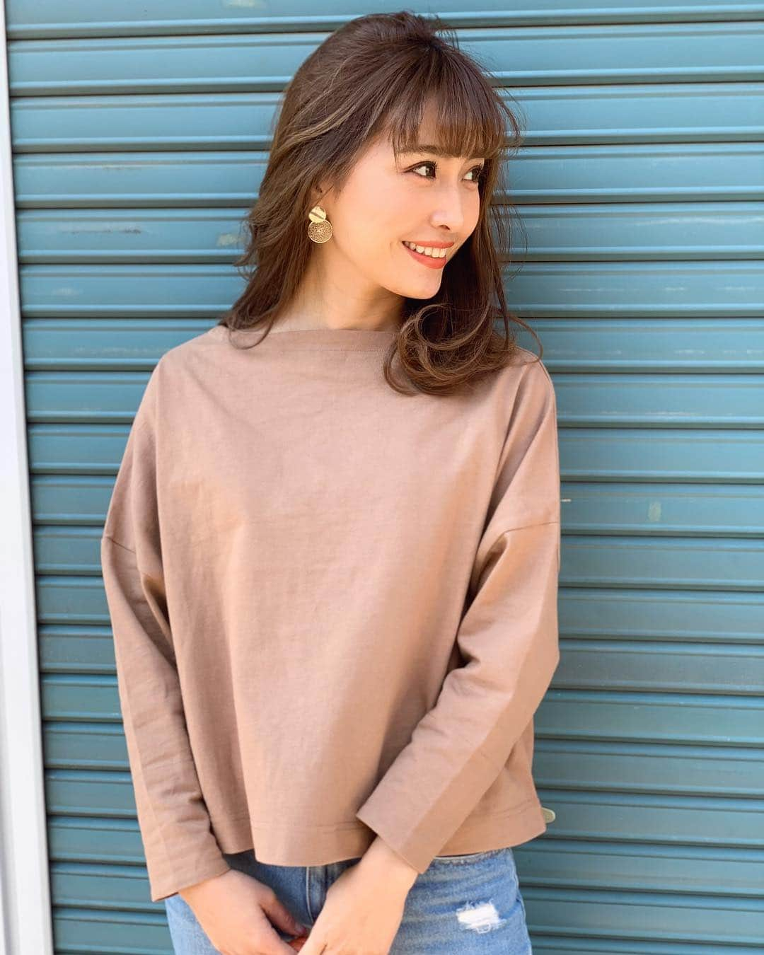 水野佑香さんのインスタグラム写真 - (水野佑香Instagram)「この春は#イエロー とグリーンに夢中💕﻿ ﻿ 早く春服着たい〜‼️って妄想しながら﻿ やらなきゃいけないタスクに頭グルグル🤯﻿ ﻿ ﻿ もう一人自分がいたらいいのに。﻿ ﻿ しかも自宅のWi-fi速度がカメ🐢みたいに﻿ 遅くて遅くて発狂しそう（笑）﻿ ﻿ 会社に行って作業するか、﻿ ﻿ 近場のネカフェで作業するか、﻿ ﻿ スタバに行くか…﻿ Wi-fi求めてノマドウォーカーよ💻﻿ ﻿ ﻿ んー悩む。と言いながら﻿ 結果一番早いからネカフェへ行ったら﻿ 自宅で丸一日かかるデータが﻿ 1時間でアップロードできちゃった💪✨✨﻿ ﻿ ﻿ ﻿ ﻿ #チビりんは休日ストライダーに夢中 #トレンチコート #トレンチ #トレンチコートコーデ #ファッション #コーデ #春コーデ #ootd #プチプラ #大人カジュアル #ママコーデ #mama #今日のコーデ #ママ #ワーママ #coordinate #アラサーコーデ #アラフォーコーデ #神戸レタス #mamafashion #outfit #プチプラコーデ #mama  #水野祐香 #加齢に負けず華麗に生きる #outfitoftheday #主婦ママでもできるオシャレコーデ」3月14日 18時51分 - mizuno_yuka