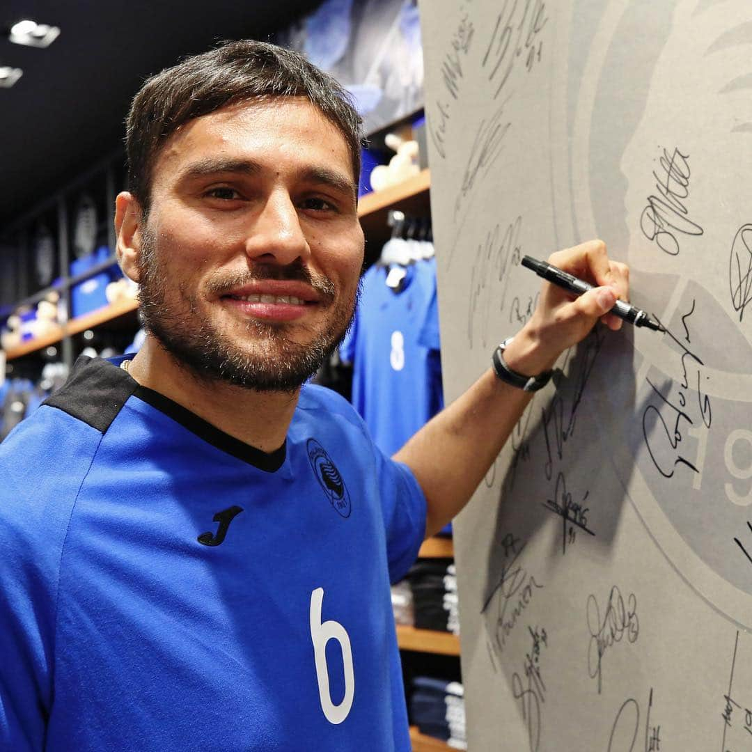 アタランタBCさんのインスタグラム写真 - (アタランタBCInstagram)「Tutto il calore dei nostri tifosi per @palominooficial, special guest all’Atalanta Store! 😄📸✍🏼 ~ #AtalantaLife 🖤💙 #Palomino #AtalantaStore #Atalanta #Bergamo #instore #fans #🇦🇷」3月14日 18時45分 - atalantabc