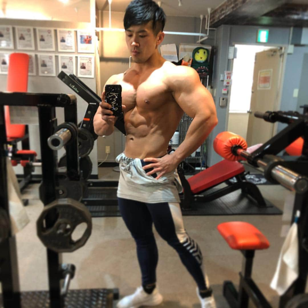 湯浅幸大さんのインスタグラム写真 - (湯浅幸大Instagram)「Chest day💪 パンプとライティングって素晴らしい！  #workout #workoutlife #eatclean #teamlan #training #trainhard #instafitness #arms #abs #diet #gymmotivation #gohardorgohome #bodybuilding #noresttobethebest #mensphysique #ワークアウト #ワークアウトライフ #トレーニング #筋トレ #減量 #ダイエット #減量のある生活 #チートのある生活 #胸の日」3月14日 18時49分 - kingyuasa