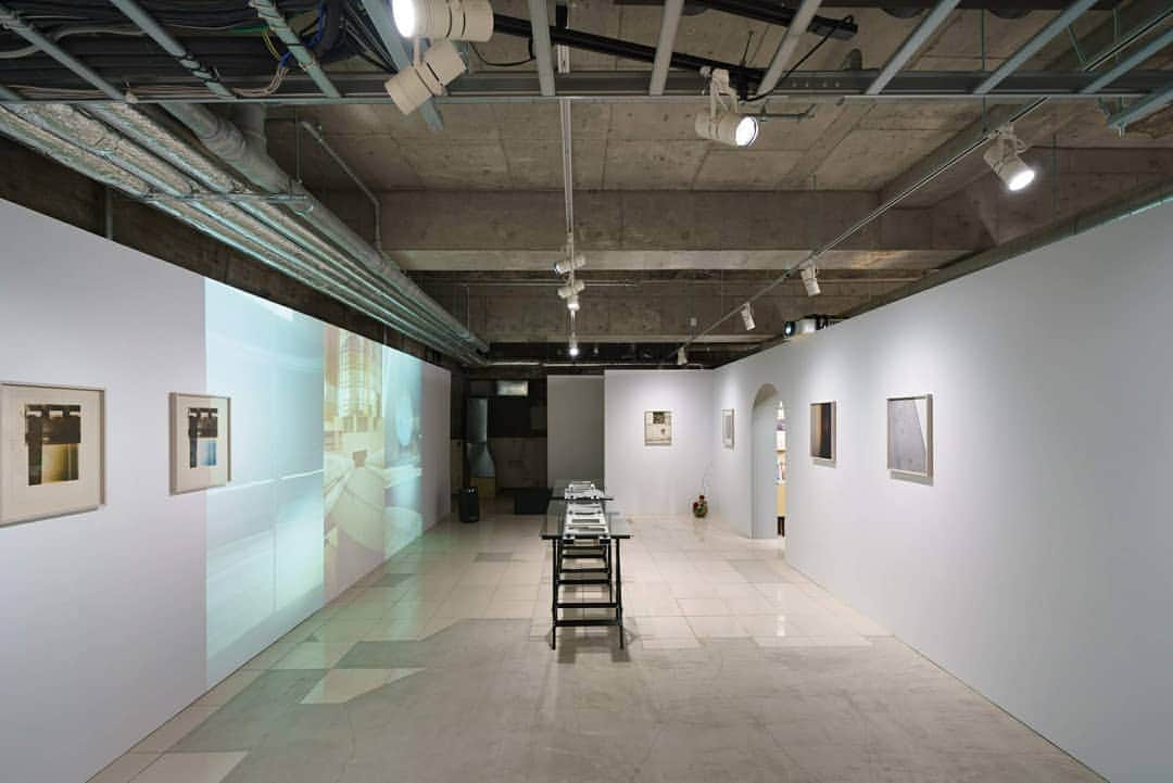 GINZA SONY PARK PROJECTさんのインスタグラム写真 - (GINZA SONY PARK PROJECTInstagram)「​『#006 TOKYO ART BOOK FAIR: Ginza Edition』を開催中。地下2階では、イギリスを拠点とするデザインユニット「OK-RM」と、フォトグラファーのダニエル・シェア（Daniel Shea）によるコラボプロジェクト『Ex Nihilo』を展示中。3/17(日)まで。⁣ #ginzasonypark #銀座ソニーパーク #GS89 #TABF #TOKYOARTBOOKFAIR #artbook #展覧会 #ZINE #zinesmate #本 #book」3月14日 13時31分 - ginzasonypark