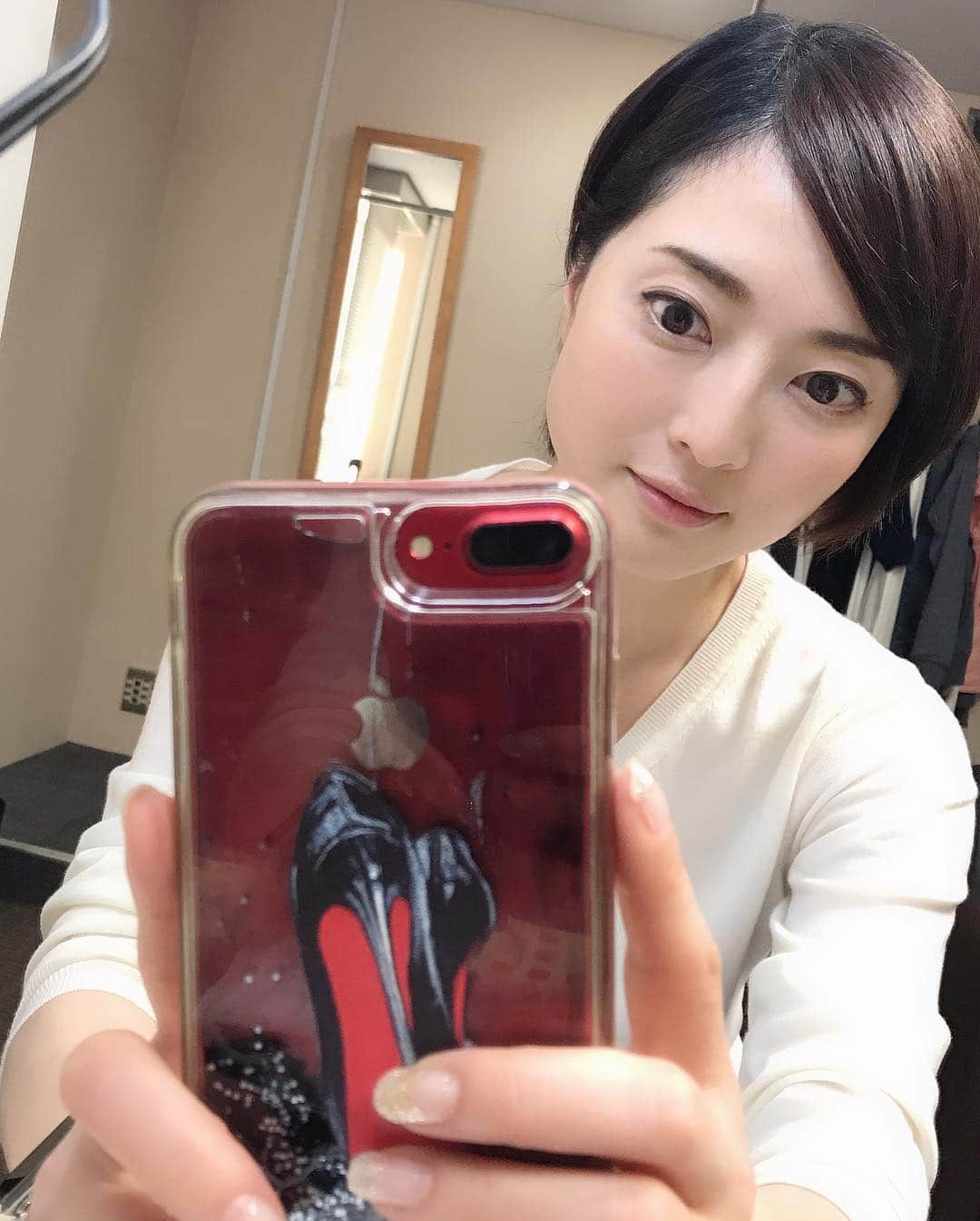 八木沼純子さんのインスタグラム写真 - (八木沼純子Instagram)「これからショップチャンネルに出演です！って書いていたら。。終わりました😅 あっという間の1時間でしたが、キャストの方のご協力のもとフィギュアシェイプガードルも売上120パーセントに。 見てくださった皆様、ご購入くださった皆様有難うございました😌‼️ ・ ・ #8時から9時の間 #美容液が気になりました #メイクもがっちり武装完了 #インスタアップしようとしたら #あっという間に時間になり #気がつけば終わっておりました #ハラハラドキドキの1時間 #最後の最後まで1枚でも多く #これからの季節運動するときにもぜひ #最近男性でこのガードルを使われる方も #ゴルフの時にこれ履くと良いらしいです #おうちの中でも普段ばきとして笑 #長時間履ける柔らかさ #締め付けは少ないです #一枚ばきもできますよー #有難うございました」3月14日 13時35分 - junko_yaginuma