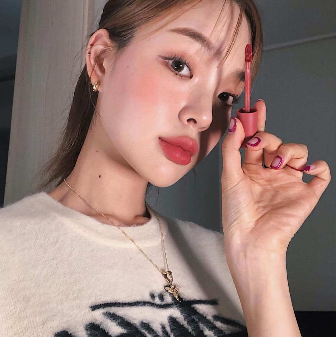 어퓨 A’pieuさんのインスタグラム写真 - (어퓨 A’pieuInstagram)「이 언니 진짜 인간 무화과긔💋💋 지금 유스뷰티(@yoo.xx)가 쓴 👉🏻무화과 4종 세트 한/정/특/가👈🏻 딱 오늘 하루만이라구요❤️ . . . #어퓨 #과즙팡맛집 #어퓨과즙팡 #과즙팡무스틴트 #과즙팡젤리블러셔 #과즙팡워터블러셔 #과즙팡틴트 #블러셔 #틴트 #어퓨틴트 #어퓨블러셔 #apieu #tint #blusher #juicypang」3月14日 13時46分 - apieu_cosmetics