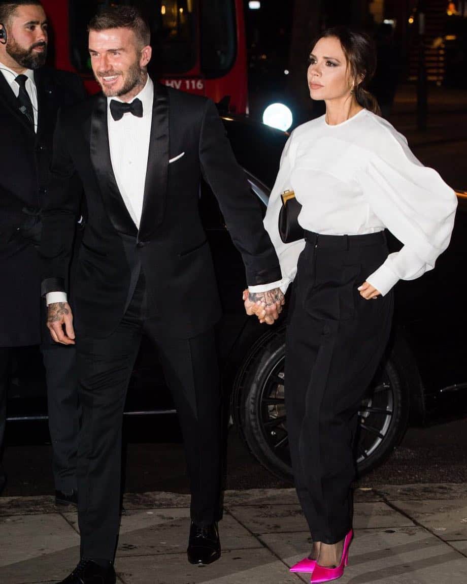 People Magazineさんのインスタグラム写真 - (People MagazineInstagram)「We'd be smiling just as big as #DavidBeckham is if we got to hold #VictoriaBeckham's hand too. 💕 |📷: Samir Hussein/WireImage」3月14日 13時50分 - people