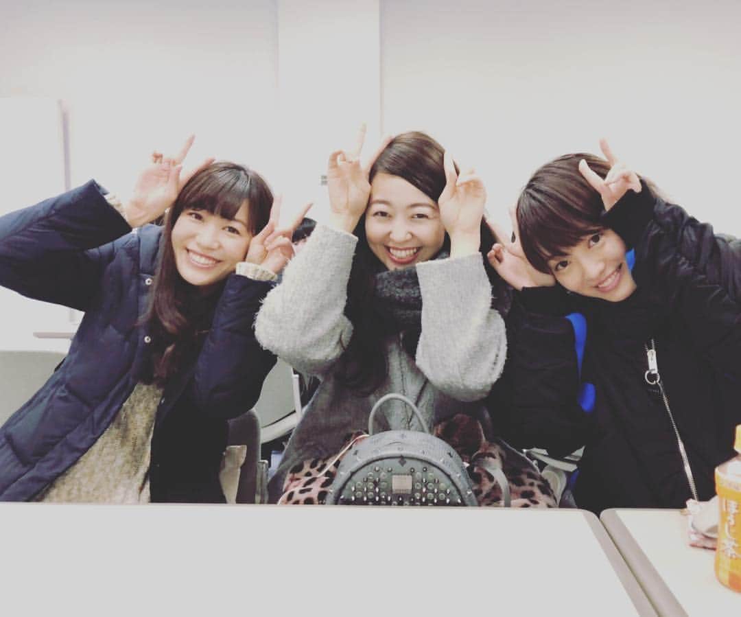鈴丘めみのインスタグラム：「昨日からひとみちゃんと果恋と一緒の現場〜🤗チームクィーンズ！今日もがんばりましょっ🌸  #朝一だけど元気です #クィーンズアベニュー #撮影 #shooting  #movie #actoress」