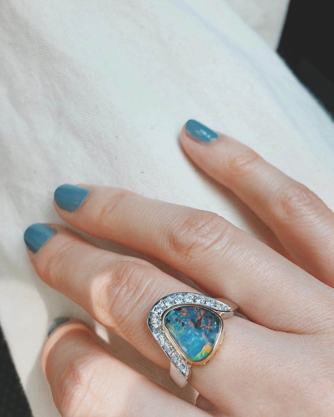 花楓さんのインスタグラム写真 - (花楓Instagram)「💙🌈🔮🍭👽💙 vtg Boulder Opal ring Nail THREE」3月14日 14時19分 - _caede_