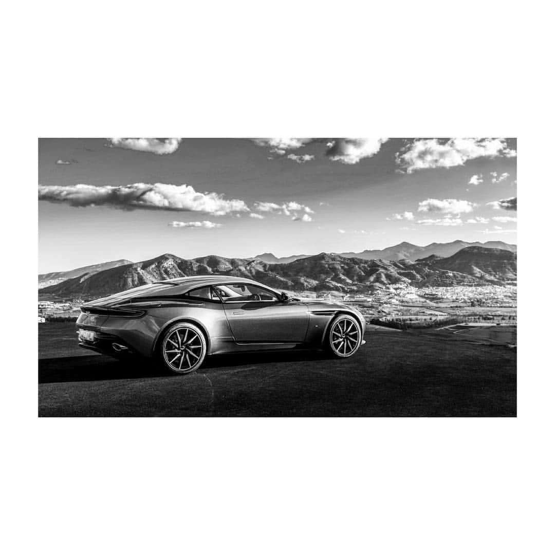 ROLANDさんのインスタグラム写真 - (ROLANDInstagram)「- - 【Aston Martin DB11 V12】 - 久しぶりに衝動買いしてしまった。 なんて美しいクルマなんだろう！ - #AstonMartin #DB11 #V12 #007 #ROLAND #男の憧れ」3月14日 14時26分 - roland_0fficial