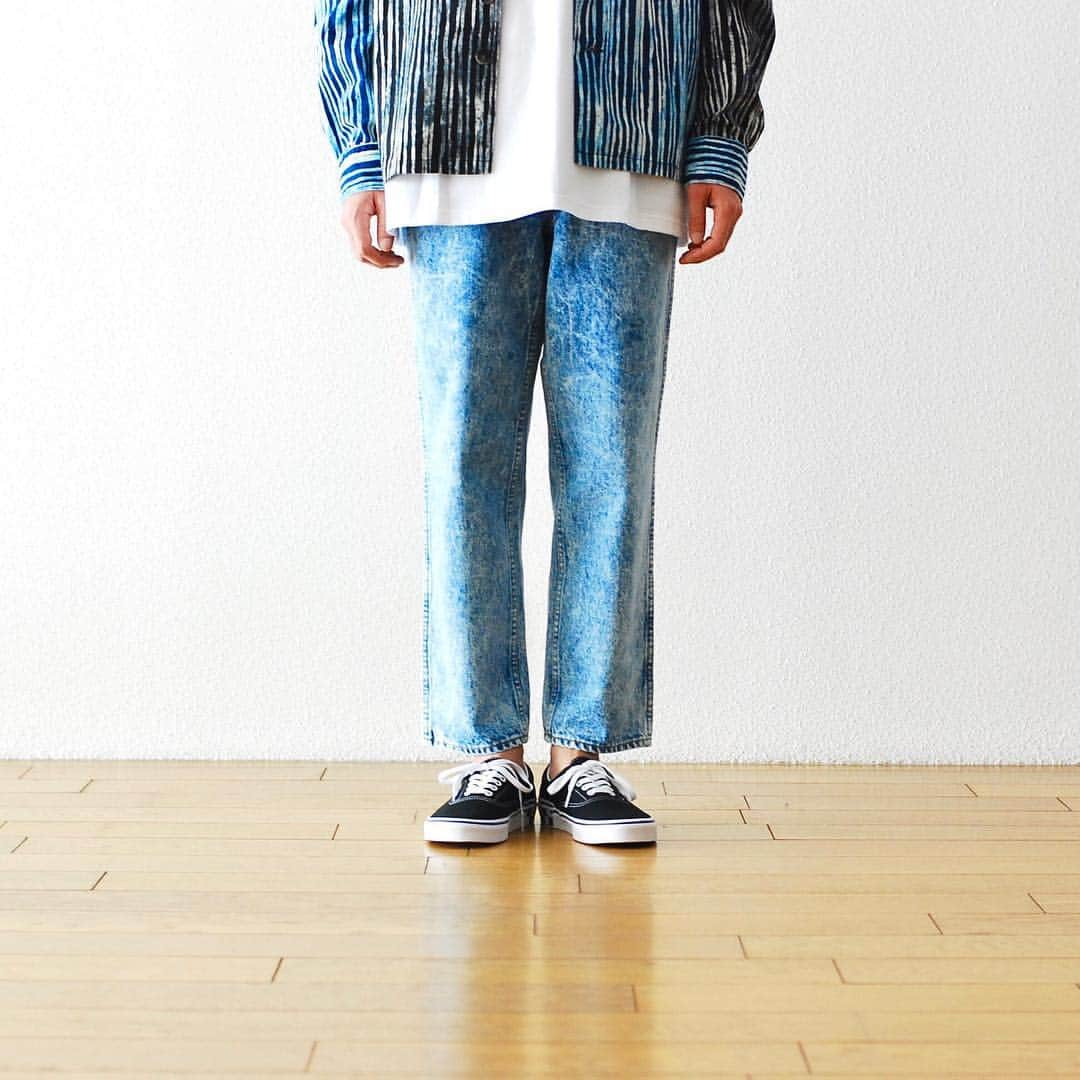 wonder_mountain_irieさんのインスタグラム写真 - (wonder_mountain_irieInstagram)「_ WESTOVERALLS / ウエストオーバーオールズ “801S DENIM -CHEMICAL COLOR-” ￥25,920- _ 〈online store / @digital_mountain〉 http://www.digital-mountain.net/shopdetail/000000009311/ _ 【オンラインストア#DigitalMountain へのご注文】 *24時間受付 *15時までのご注文で即日発送 *1万円以上ご購入で送料無料 tel：084-973-8204 _ We can send your order overseas. Accepted payment method is by PayPal or credit card only. (AMEX is not accepted)  Ordering procedure details can be found here. >>http://www.digital-mountain.net/html/page56.html _ 本店：#WonderMountain  blog>> http://wm.digital-mountain.info/blog/20190313/ _ #WESTOVERALLS #ウエストオーバーオールズ styling.(height 175cm weight 59kg) shirts→ #AiE ￥27,000- tee→ #FUTUR × #Graphpaper ￥18,360- pants→ WESTOVERALLS ￥25,920- shoes→ #vans ￥6,480- _ 〒720-0044 広島県福山市笠岡町4-18 JR 「#福山駅」より徒歩10分 (12:00 - 19:00 水曜定休) #ワンダーマウンテン #japan #hiroshima #福山 #福山市 #尾道 #倉敷 #鞆の浦 近く _ 系列店：@hacbywondermountain _」3月14日 14時40分 - wonder_mountain_