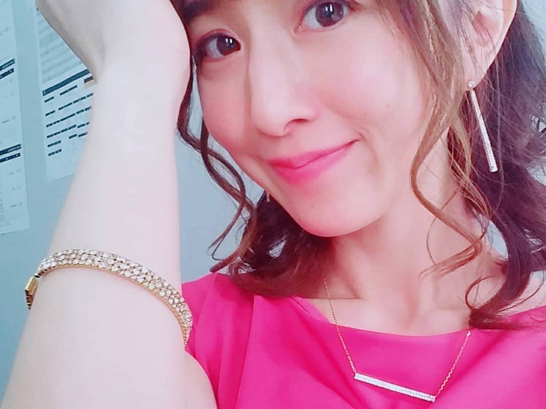 山川恵里佳さんのインスタグラム写真 - (山川恵里佳Instagram)「BEAUTY JAPAN TOKYO2019審査をしてくださったのは山崎伸治さん、森本千賀子さん、五十嵐かほるさん、中西華菜さん(@kananakanishi )、立石諒さん(@ryo.tateishi )、後藤由華さん、山村健治さんでした！プロフェッショナルな審査員の皆さんの前でパフォーマンスができる出演者の方々は幸せですね♡私なら絶対緊張しちゃうけど…皆さん堂々とされていてさすが✨厳正なる審査の中に愛情を感じました♡審査員の皆さまありがとうございました✨ ・ ・ アクセサリー@saintnicolas.official ・ ・ @bj_tokyo_official1#ビューティージャパン#ビューティージャパン東京#立石諒 さんの筋肉ステキすぎ♡⬅心の声出ました笑#もちろん立石さんもステキ♡#山川恵里佳#_erikayamakawa_」3月14日 14時40分 - erika_3_official