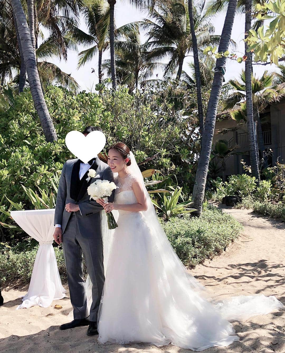 田中麻衣さんのインスタグラム写真 - (田中麻衣Instagram)「本日ハワイ島のfourseasons resort hualalaiにて挙式をさせて頂きました🕊 . お天気も最高☀️🏝 家族や友人たちと温かな式を挙げれたことを本当に幸せに思います☺️✨ これからしばらくwedding写真の投稿が続きますがお付き合いよろしくお願いいたします。 . #wedding #ウェディング #結婚式」3月14日 14時45分 - maitanaka1217