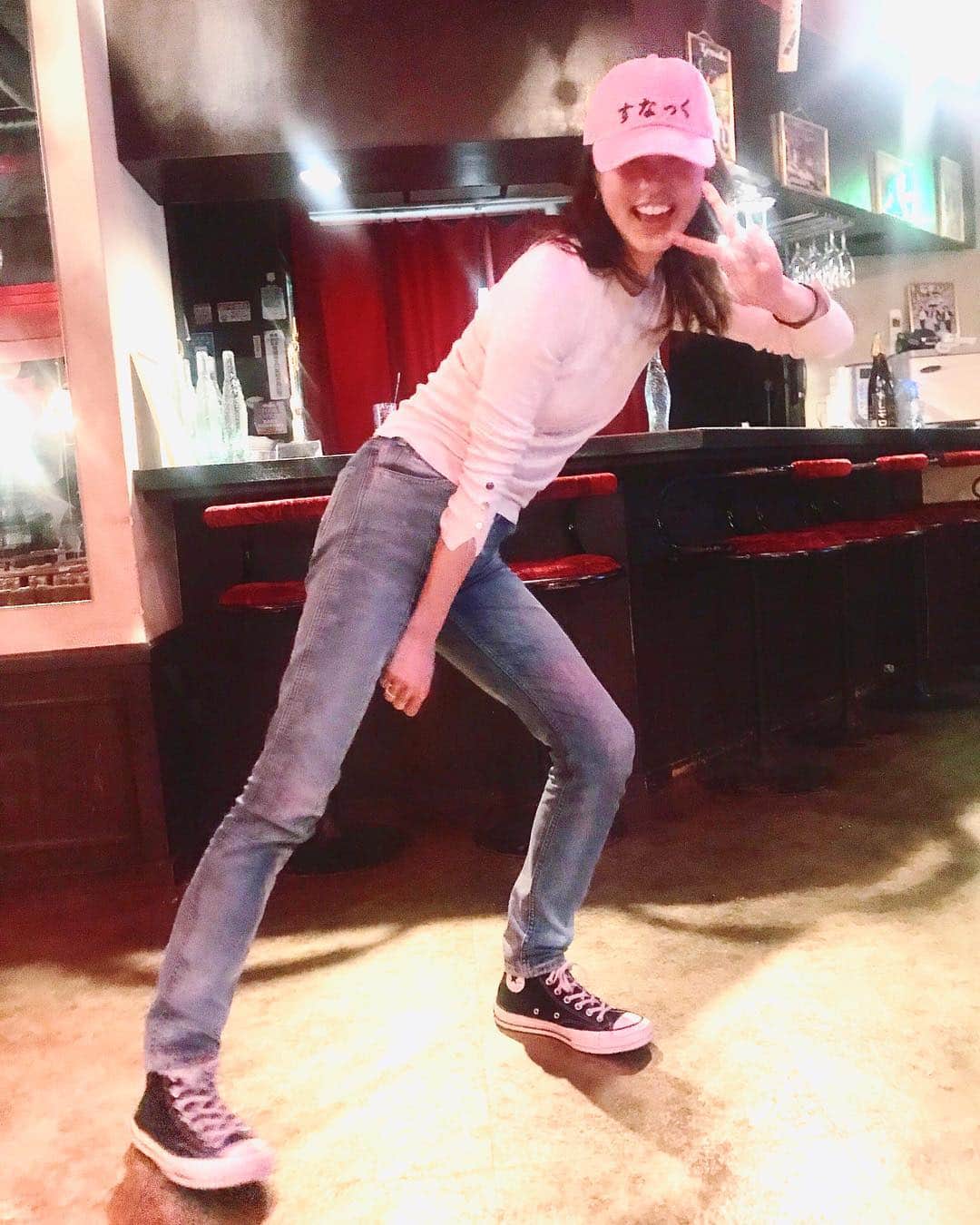 のインスタグラム：「. . ひさびさの🍻🎤 なにやら楽しかったらしい😎 🧢#すなっく 。💜 . . . . .」