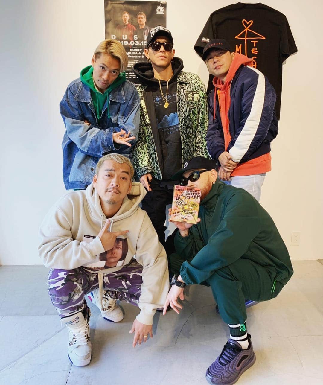 のインスタグラム：「FULL-BK 2019 AW EXHIBITION Episode 9‼️ @djdaruma さんありがとうございました✨またまた新作に上がりまくりました🔥そして、武道館ライブDVDもお渡し📀 #dobermaninfinity」