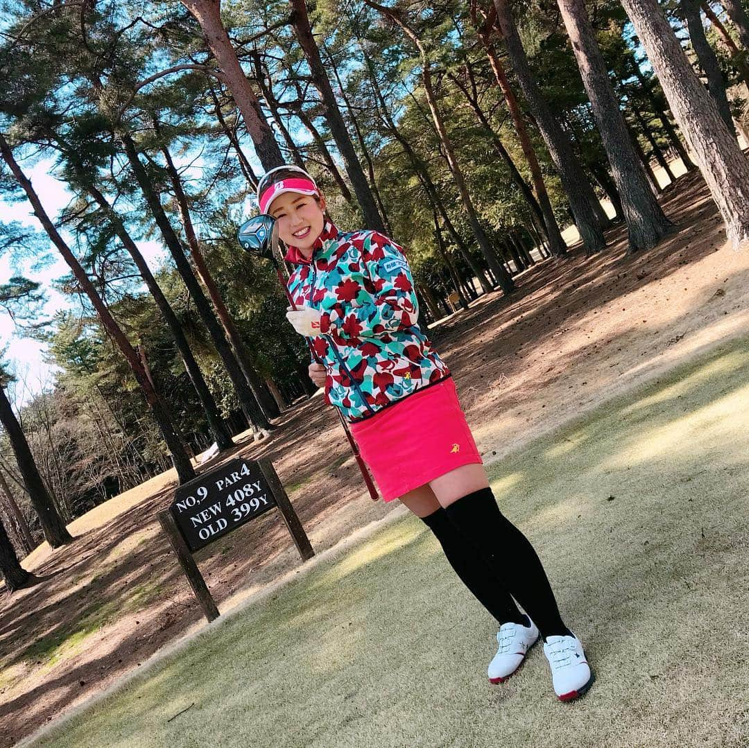 照山亜寿美さんのインスタグラム写真 - (照山亜寿美Instagram)「今日は寧々とラウンドでした🏌️‍♂️‍♀️⛳️. そして自宅にキャップが届いていたと思ったら中からバイザーもでできましたので中学生振りかな？バイザーでゴルフしました💦❤︎. . バイザーでもいけますかね🧐❓. . #golf #ゴルフ #撮影者 #丹野寧々 #素晴らしい写真を #ありがとう #ブリヂストンゴルフ  #ブリヂストン #パラディーゾ  #paradiso  #寿屋フロンテ #no1grip  #アスリート街ドットコム  #スタジオエスアンドケイ」3月14日 15時10分 - asumiteruyama