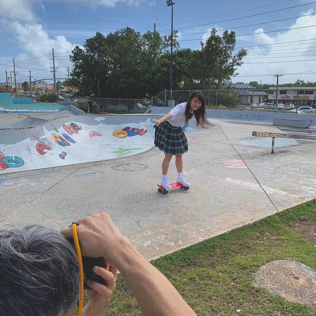 福田愛依さんのインスタグラム写真 - (福田愛依Instagram)「ヤングマガジン 撮影オフショット☺︎❤︎ バランスとるのめちゃ 難しかった〜〜！！笑  #ヤングマガジン #15号 #表紙 #撮影 #オフショット #制服 #スケボー #青空」3月14日 15時20分 - meii_cheer