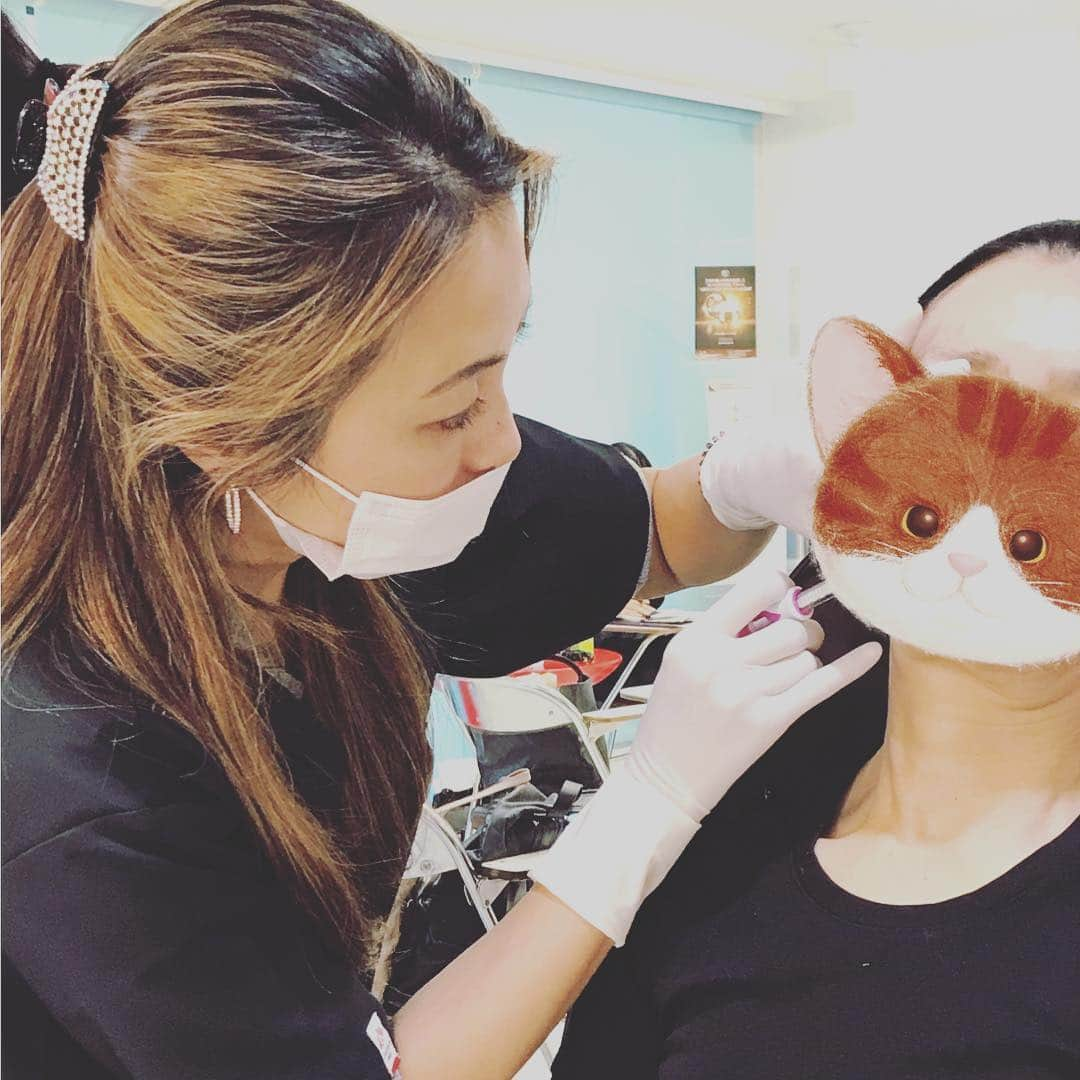 黒田愛美さんのインスタグラム写真 - (黒田愛美Instagram)「【ヒアルロン酸💉モニターさん募集のお知らせ】 しわ、たるみなどにお悩みの方へ😊 今回ホームページなど媒体用にモニターさんを1名様のみ募集致します。100万円以上の施術を無料でやらせて頂きます✨ ただし、今回はお顔はかくせません😉 ご希望の方はメッセージください❤️ #注入講師の黒田が打ちます💉 #美容アンチエイジング専門医 #注入指導医 #注入講師 #jiyugaokaclinic #自由が丘クリニック #黒田愛美」3月14日 15時23分 - kurodaaimi