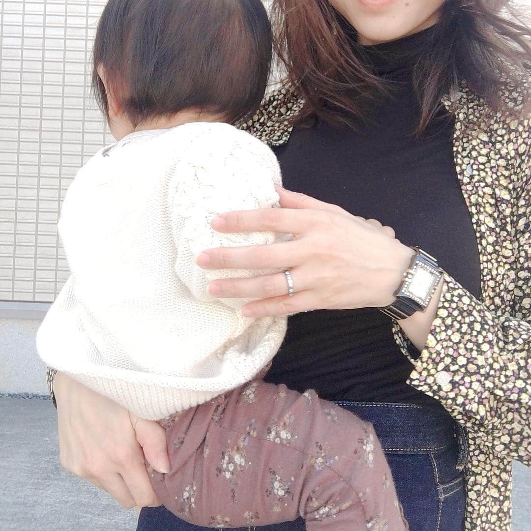 のインスタグラム：「#確定申告 終わった‼️#解放感に浸る 〜🤤#娘 と#小花柄 が#リンク してました💐🌸 . . . #リンクコーデ #リンクコーディネート #娘とリンクコーデ #小花柄ワンピース #花柄ワンピース #ファッション好きな人と繋がりたい #洋服好きな人と繋がりたい #ワンピースコーデ #2wayワンピース #春コーデ #春服 #春 #強風 #風が強い #韓国子供服 #fashion #clothing」