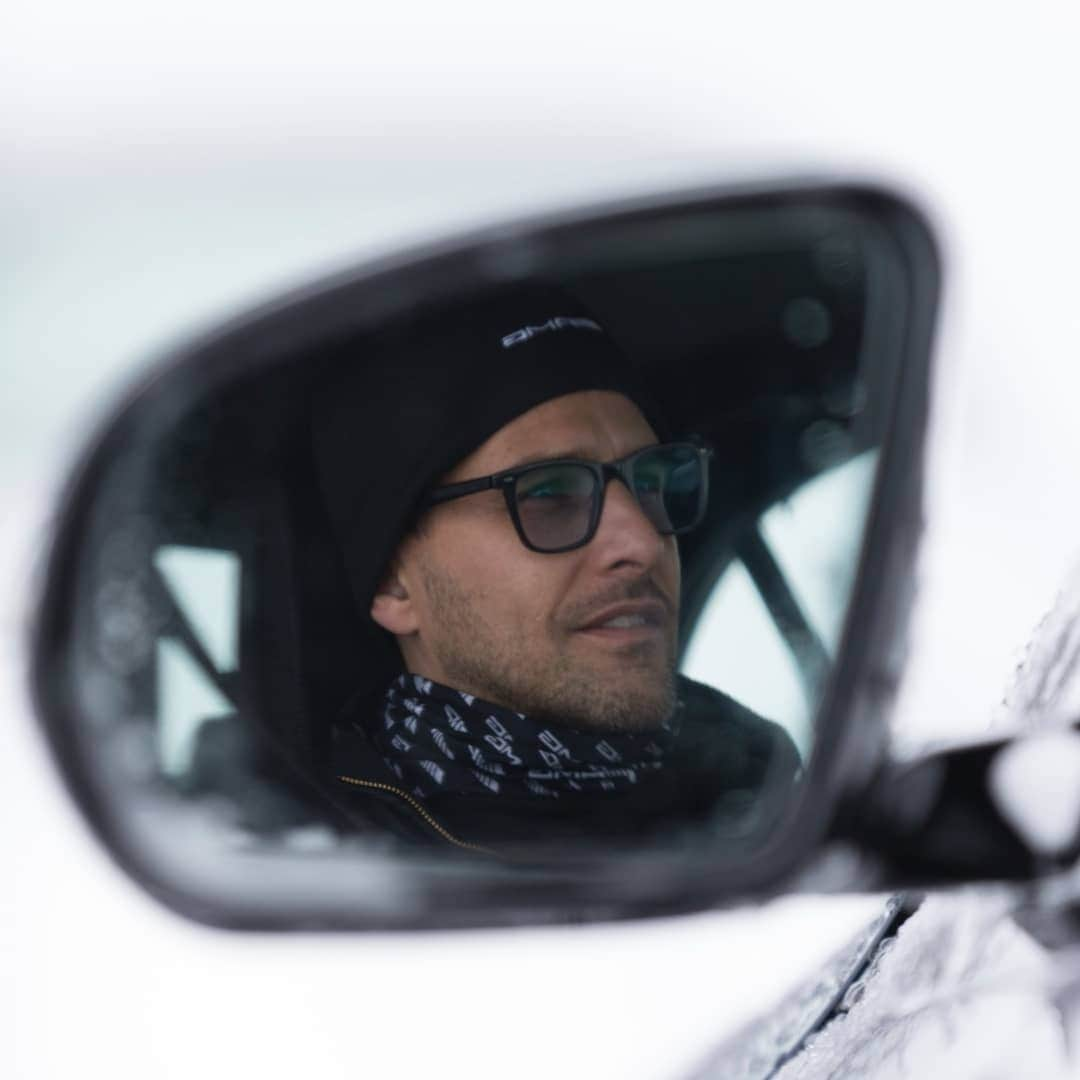 サントーニさんのインスタグラム写真 - (サントーニInstagram)「Enjoying the AMG Winter Sporting Experience in Sweden.  #Santoni4Amg #Santoni #AMGdrivingacademy #MercedesAMG  Mercedes-AMG GT S Fuel consumption combined: 11.5 l/100km | CO2 emissions combined: 262 g/km  Mercedes-AMG CLA 45: Fuel consumption combined: 8.6-8.5 l/100km | CO2 emissions combined: 194-193 g/km」3月14日 15時49分 - santoniofficial