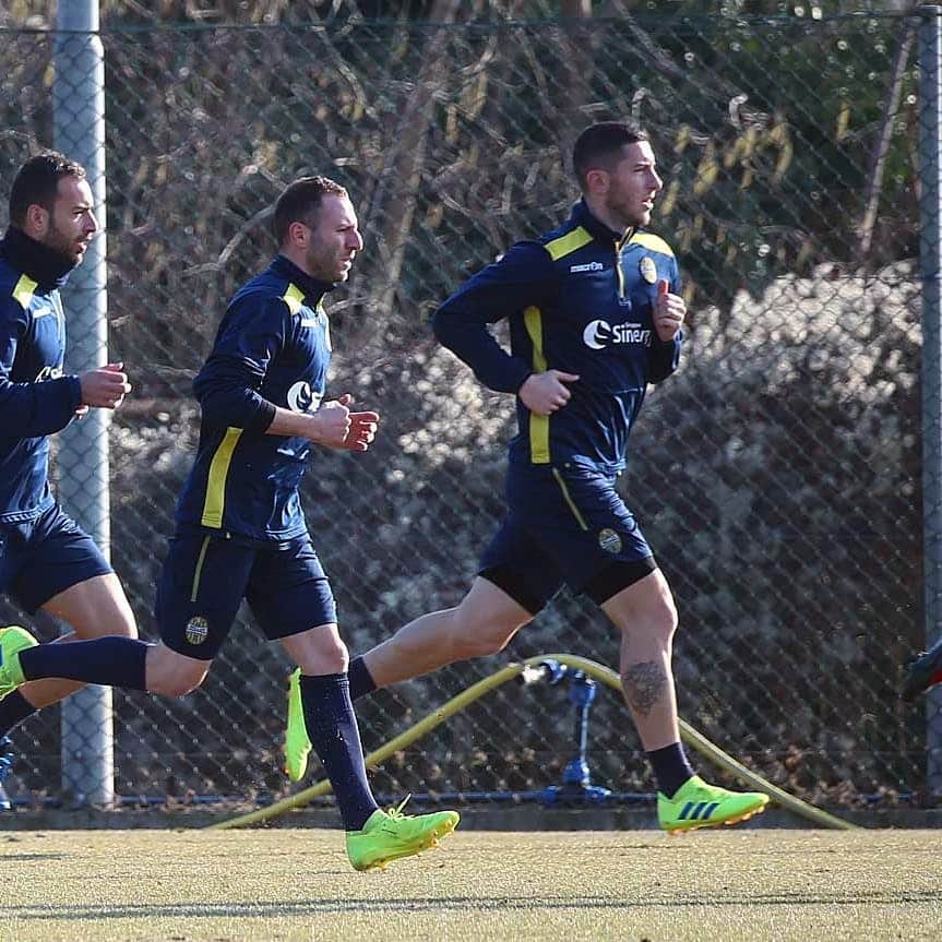 ルカ・マッローネのインスタグラム：「Mai fermarsi! In marcia verso il nostro obiettivo. 🏃‍♂️ #DaiVerona」