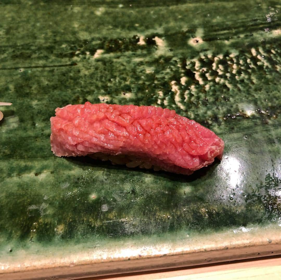 大迫傑さんのインスタグラム写真 - (大迫傑Instagram)「はしゃぐ兄ともっとはしゃぐ弟。 と美味しいご飯。 馬刺し、焼肉、寿司、日本食、やっぱり日本食最高。 帰国中癒しをくれる皆さんに感謝！！ また頑張れる！！ #兄弟仲良し #3兄弟 #長男とも飲み行く #寿司 #焼肉 #日本食 #馬刺し」3月14日 16時01分 - suguru_osako